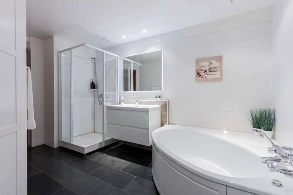 Superb Central Location, No Car Needed - Spacious Akureyri Exteriér fotografie